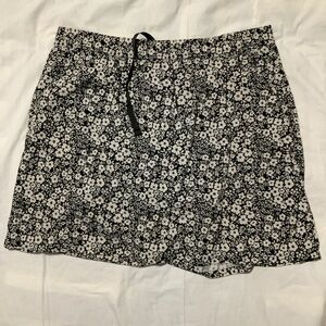 Pacific Trail Black and White Floral Skort Large